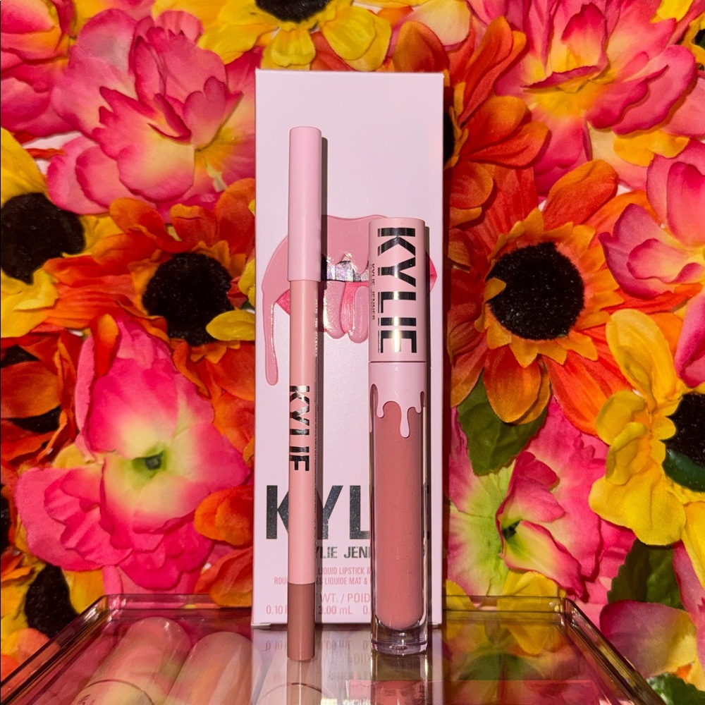 Kylie Cosmetics Lip Kit in Soft Pink - Picture 5 of 5